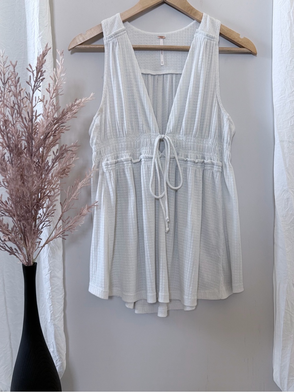 Free People Cream Flowy Sleeveless V-Neck Tie-Front Tank